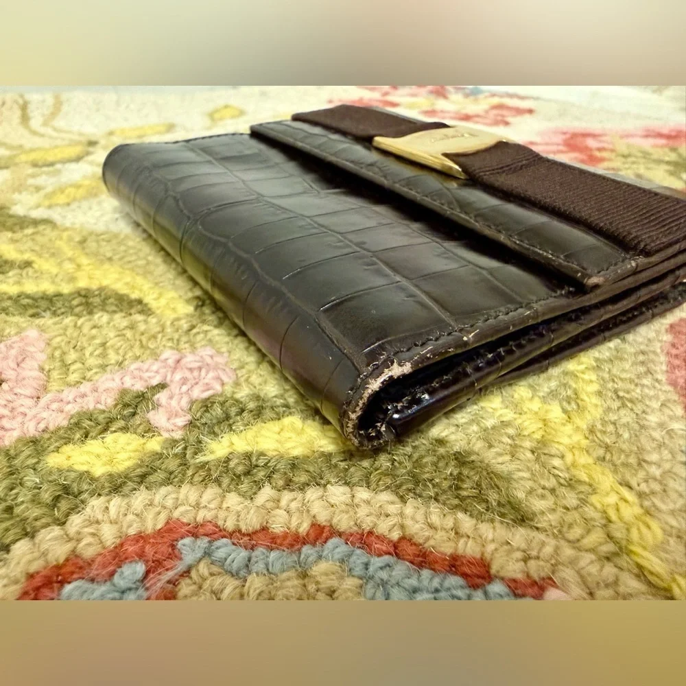 SALVATORE FERRAGAMO Crocodile Brown Embossed Leather Vara Bow French Wallet